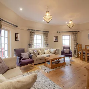 Luxury Royal Mile By The Castle - Sleeps 4 Apartment Edinburgh