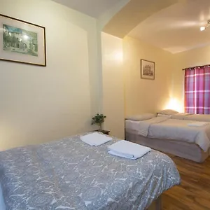 7 Bedroom Townhouse Holiday home Edinburgh
