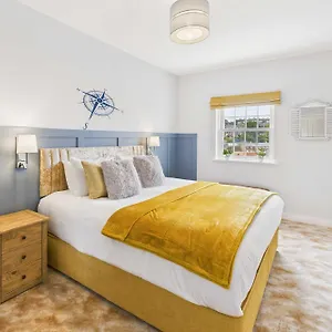 Apartment Host & - Starboard Bow, Whitby